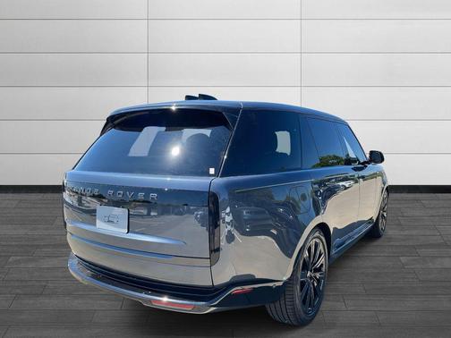 2025 Land Rover Range Rover P400 SE 7 Seat