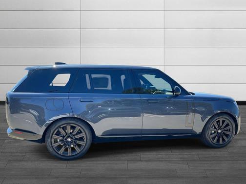 2025 Land Rover Range Rover P400 SE 7 Seat
