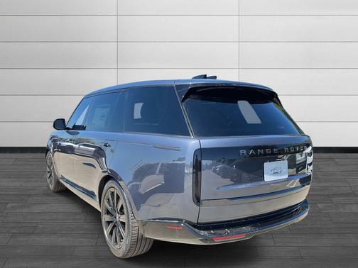 2025 Land Rover Range Rover P400 SE 7 Seat