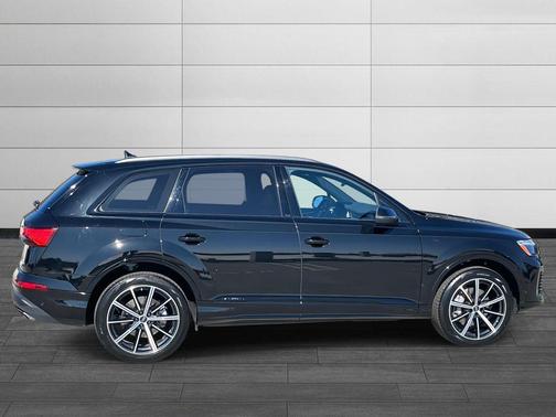 2025 Audi Q7 45 Premium Plus