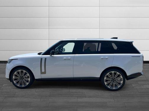 White Pearl 2026 Land Rover Range Rover P530 SE 7 Seat