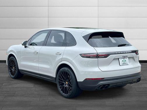 Gray 2022 Porsche Cayenne Platinum Edition