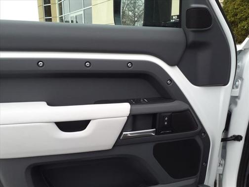 2025 Land Rover Defender 90 P300 S