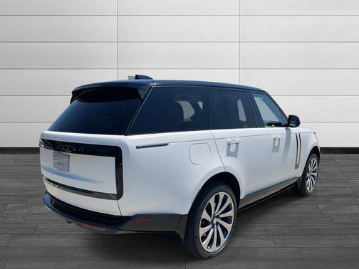 2025 Land Rover Range Rover P530 SE