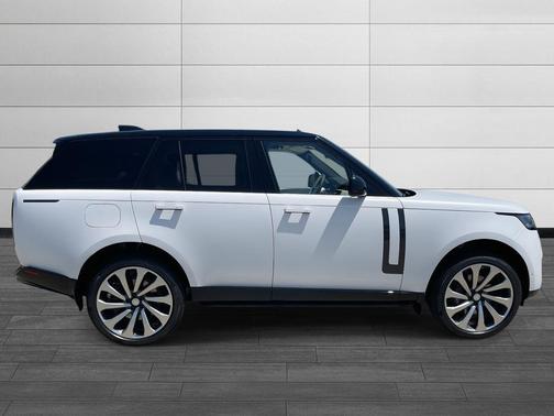 2025 Land Rover Range Rover P530 SE