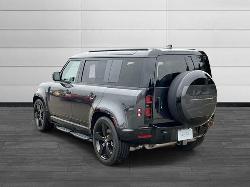 Carpathian Grey Premium Metallic 2025 Land Rover Defender 110 P400 X-Dynamic SE