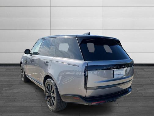 2025 Land Rover Range Rover P400 SE