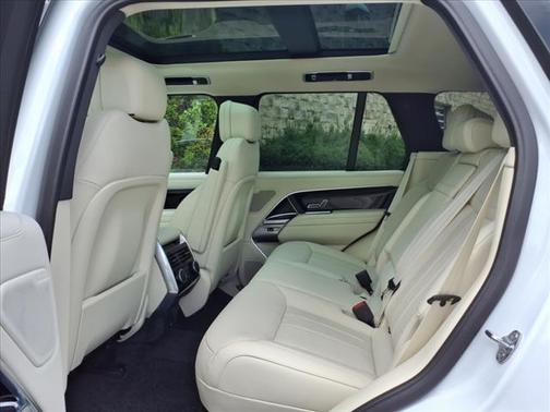 2025 Land Rover Range Rover P400 SE