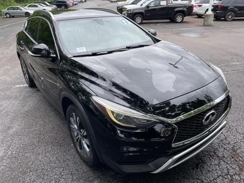 2017 INFINITI QX30 Premium
