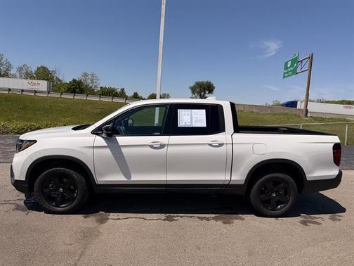 Platinum White Pearl 2023 Honda Ridgeline Black