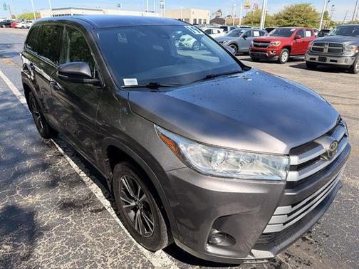 Predawn Gray Mica 2019 Toyota Highlander LE I4
