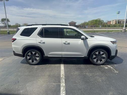 Platinum White Pearl 2026 Honda Pilot Elite