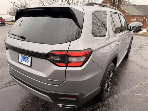 2025 Honda Pilot Touring 8-Passenger