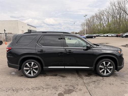 Crystal Black Pearl 2024 Honda Pilot Touring 8-Passenger