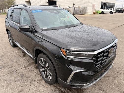 Crystal Black Pearl 2024 Honda Pilot Touring 8-Passenger
