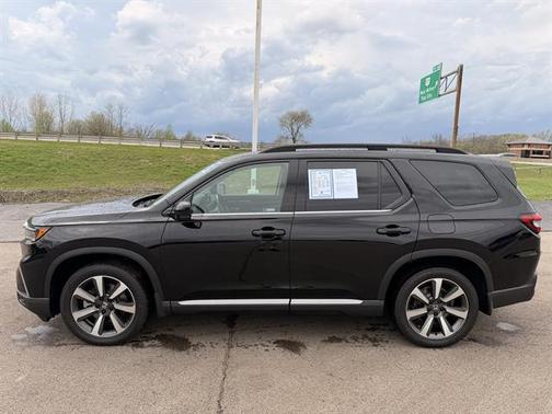 Crystal Black Pearl 2024 Honda Pilot Touring 8-Passenger