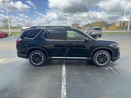 Crystal Black Pearl 2026 Honda Pilot Touring 8-Passenger