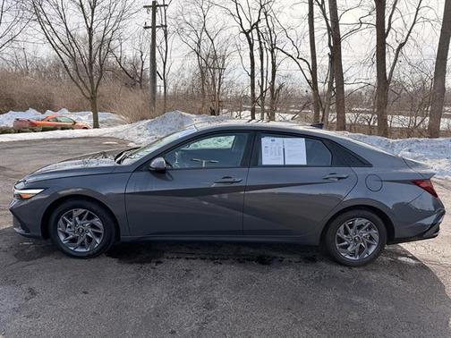 2024 Hyundai ELANTRA SEL