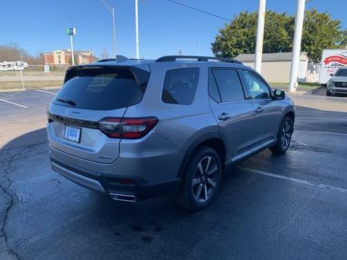2025 Honda Pilot Touring 8-Passenger