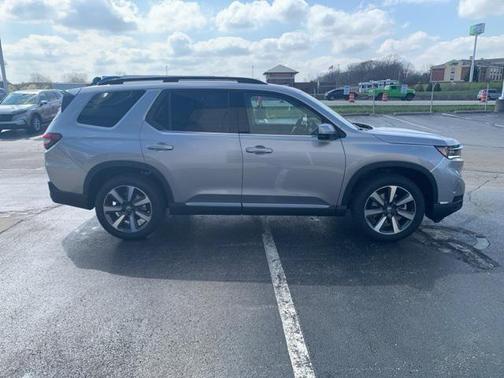 2025 Honda Pilot Touring 8-Passenger