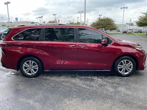 2023 Toyota Sienna Platinum 7 Passenger