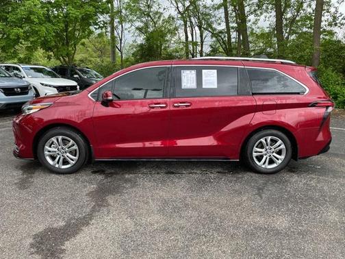 2023 Toyota Sienna Platinum 7 Passenger