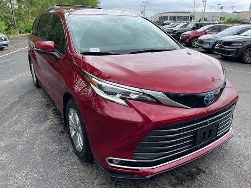2023 Toyota Sienna Platinum 7 Passenger