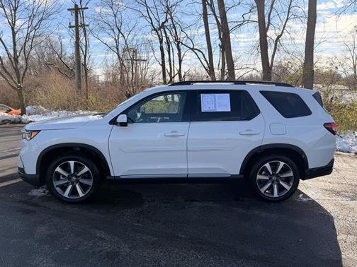 2025 Honda Pilot Touring 8-Passenger