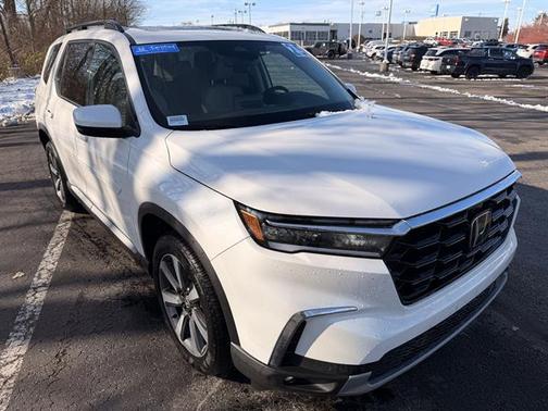 2025 Honda Pilot Touring 8-Passenger