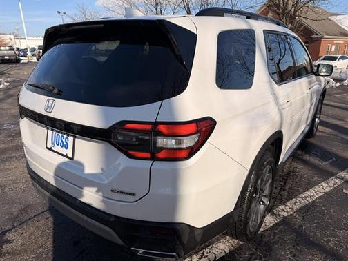 2025 Honda Pilot Touring 8-Passenger