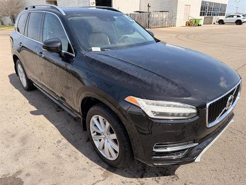 2016 Volvo XC90 T6 Momentum