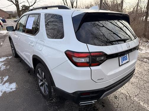 2025 Honda Pilot Touring 8-Passenger