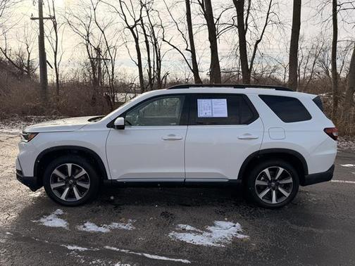 2025 Honda Pilot Touring 8-Passenger