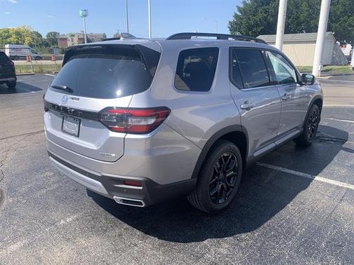 2025 Honda Pilot Touring 8-Passenger