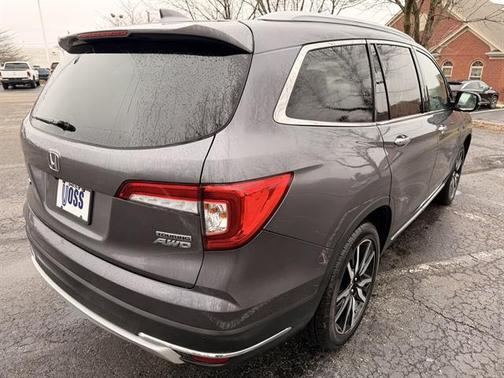 2022 Honda Pilot Touring 8-Passenger