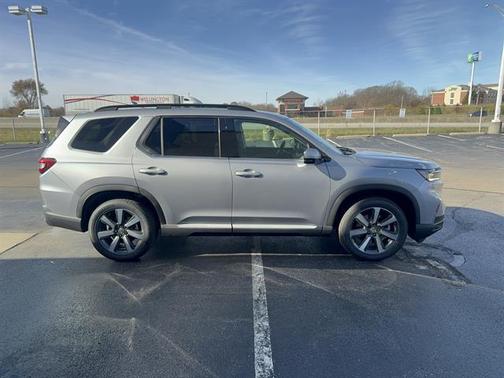 2025 Honda Pilot Touring 8-Passenger