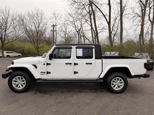 Bright White Clearcoat 2023 Jeep Gladiator Sport S