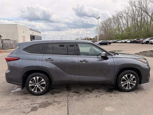 Magnetic Gray Metallic 2020 Toyota Highlander XLE