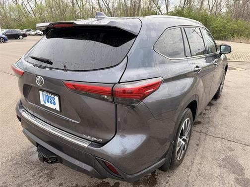 Magnetic Gray Metallic 2020 Toyota Highlander XLE