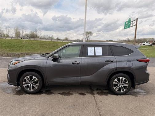 Magnetic Gray Metallic 2020 Toyota Highlander XLE