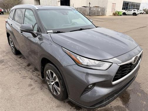 Magnetic Gray Metallic 2020 Toyota Highlander XLE