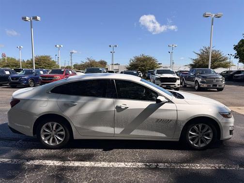 Summit White 2022 Chevrolet Malibu FWD LT