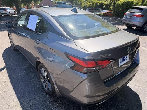 Gun Metallic 2022 Nissan Versa 1.6 SV