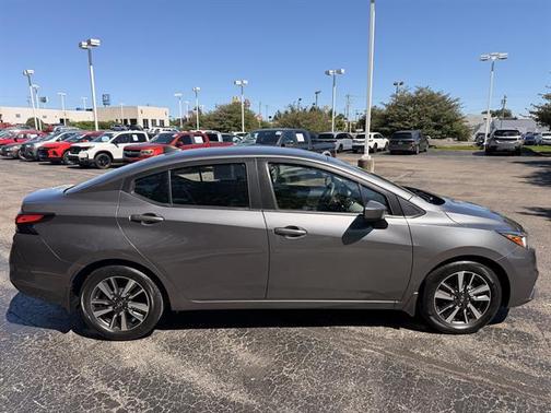 Gun Metallic 2022 Nissan Versa 1.6 SV