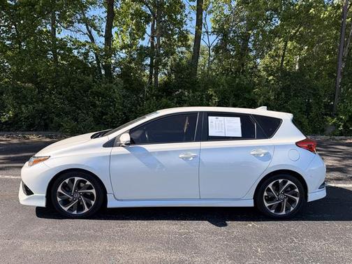 Blizzard Pearl 2017 Toyota Corolla iM Base