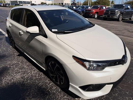 Blizzard Pearl 2017 Toyota Corolla iM Base