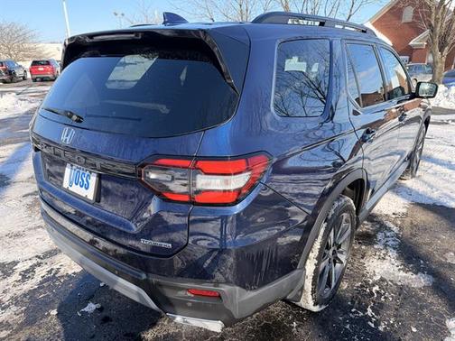 2023 Honda Pilot Touring 8-Passenger