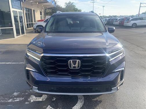 2025 Honda Pilot Touring 8-Passenger