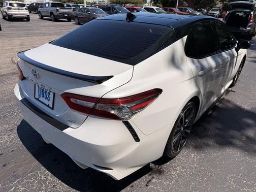 Midnight Black Metallic/Wind Chill 2018 Toyota Camry XSE