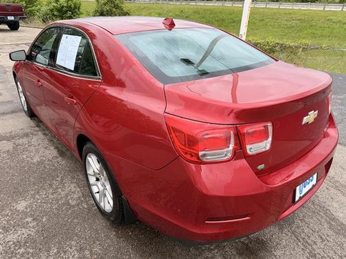 RED 2014 Chevrolet Malibu 1LT